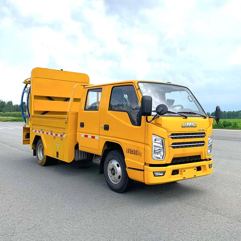 JMC 80K 4*2 car attenuator Anti Collision Buffer Trucks Oblique Front View
