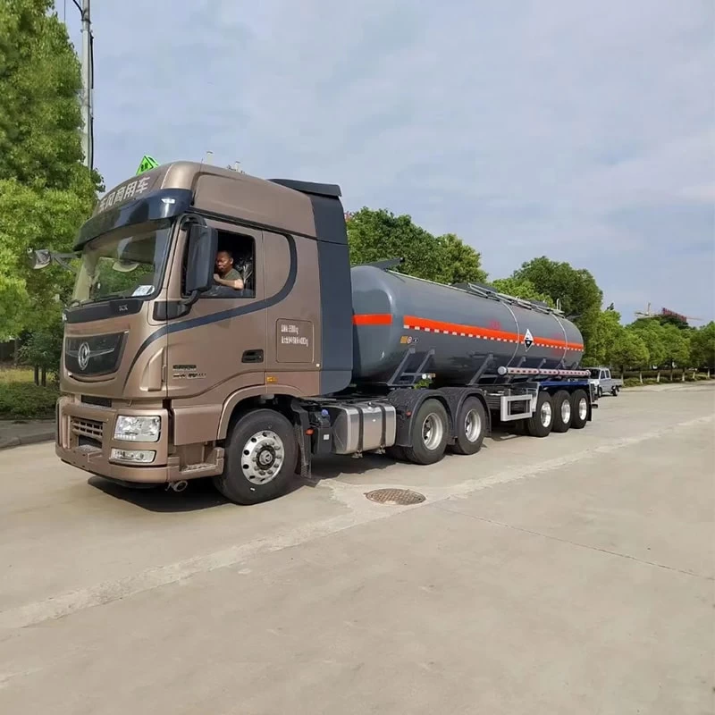 26000L Crude Oil Gasoline Petrol Diesel Tanker Semi Trailer Oblique Front View
