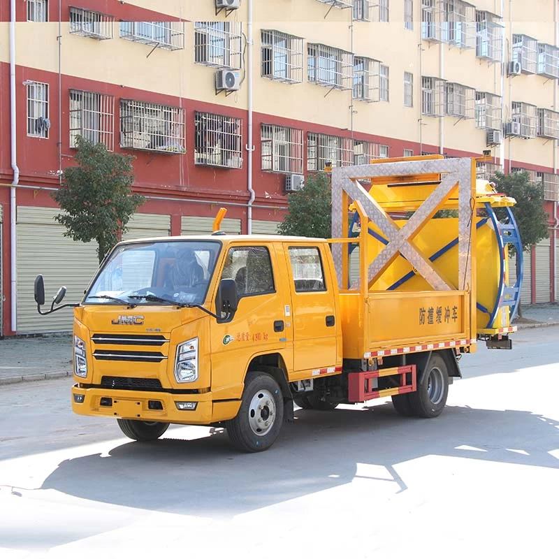 China JMC 80K anti crash buffer truck Oblique Front View
