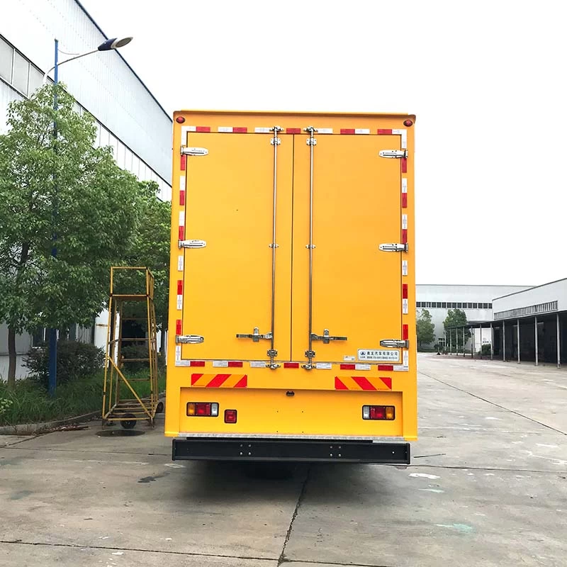 Isuzu 1000KW emergency power generation truck Back Image