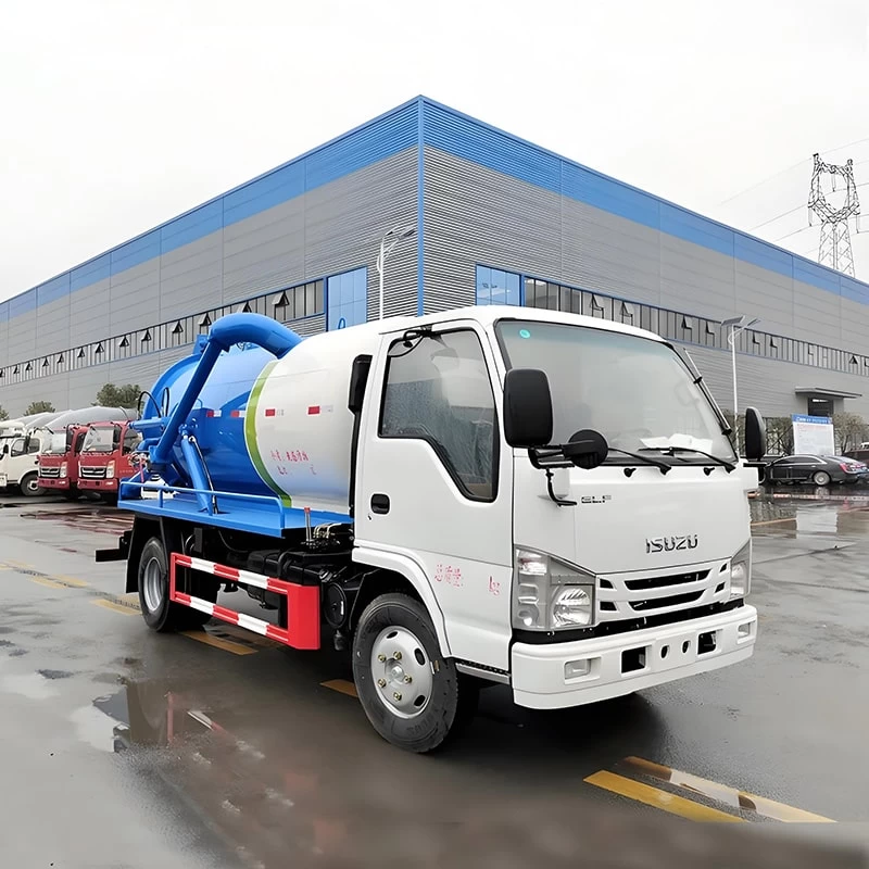 ISUZU ELF 5000L Mini Small Sewage Suction Truck Price Oblique Front View
