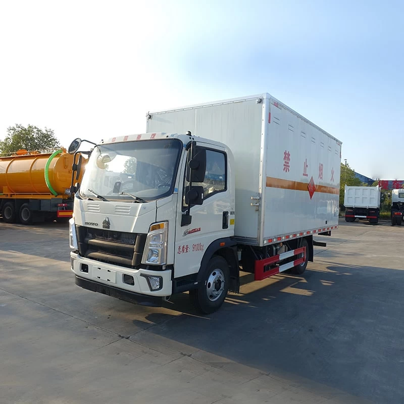 SINOTRUK 4*2 flammable liquid explosion-proof truck Oblique Front View
