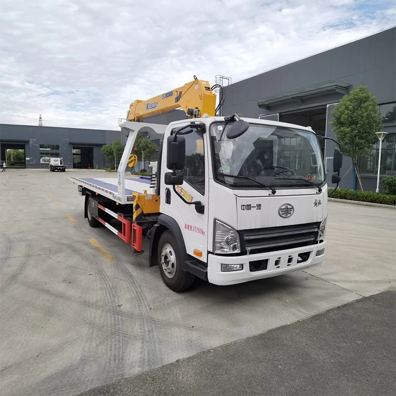 Faw 4x2 5ton road wreckers tow platform trucks with crane Oblique Front View