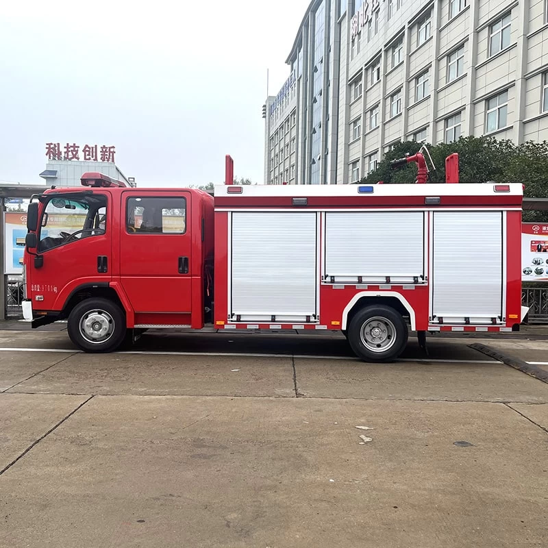 New or Used Japan Brand ISUZU 4 x 2 4000L Fire Truck Front Side View