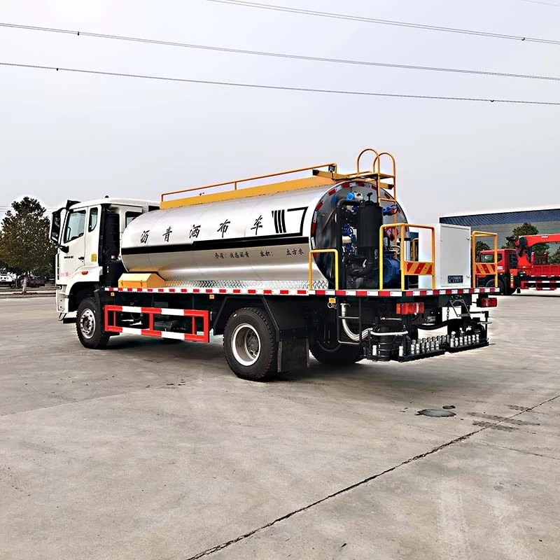 HOWO Road Construction Asphalt Bitumen Distributor Truck Oblique Back Plot
