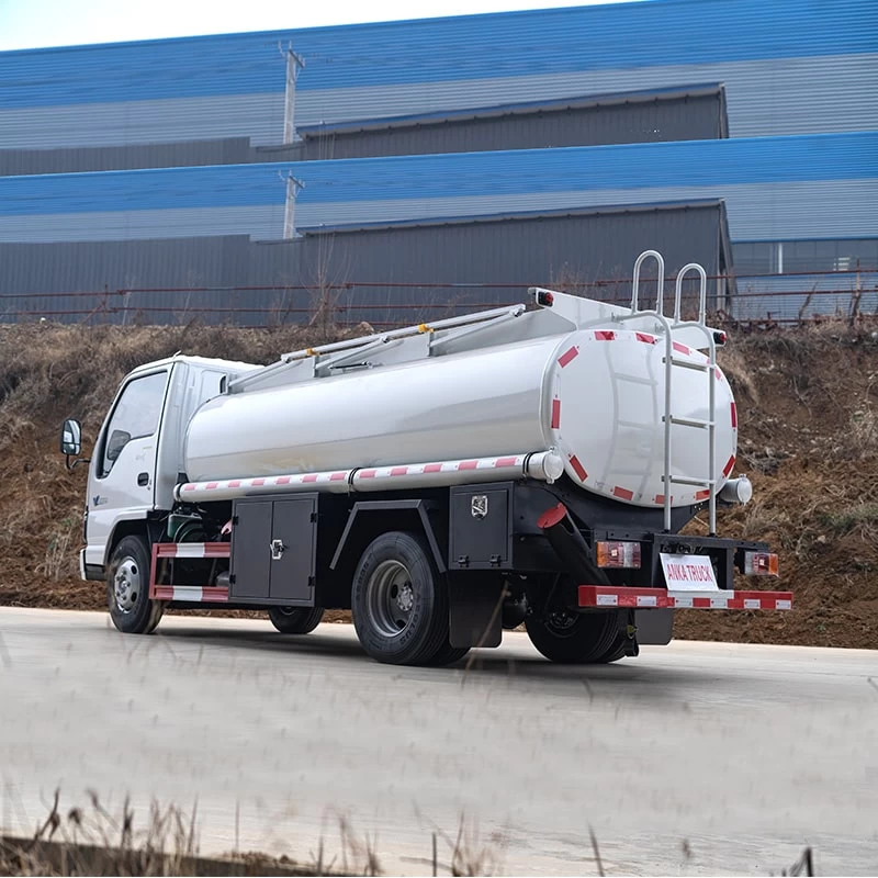 Japan isuzu 4*2 8000 liters refuelling oil fuel diesel truck Oblique Back Plot
 