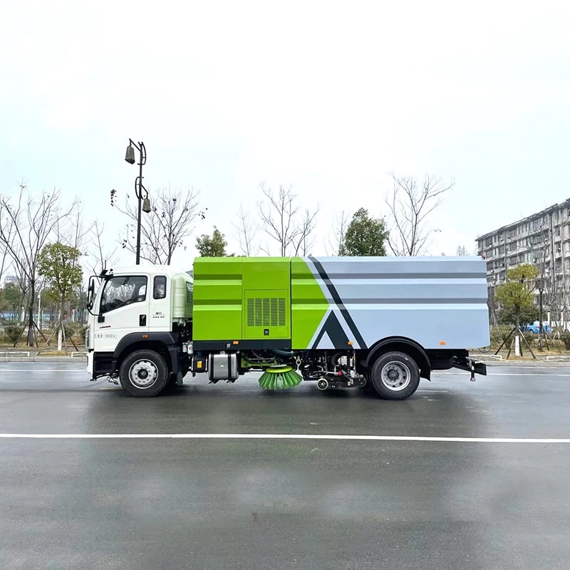 HOWO 4*2 high pressure broom road sweeper truck Front Side View