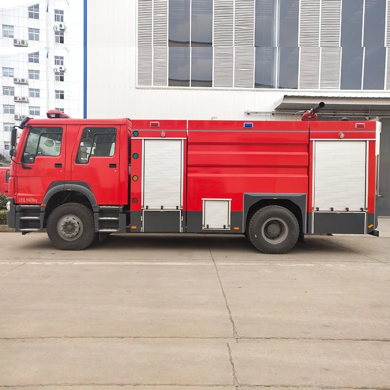 Howo 4 x2 8000L Water Tank Fire Truck for Sale Front Side View