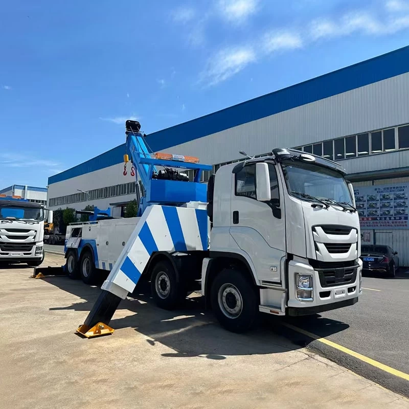 ISUZU 8x4 Rotator 40Ton Recovery Truck for Emergency Rescue Oblique Front View