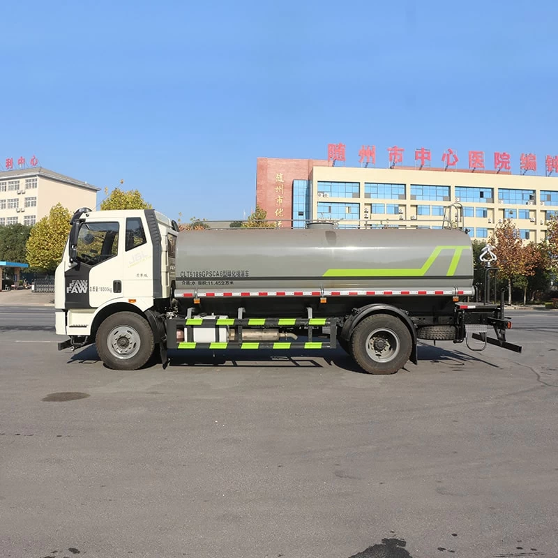 China brand FAW 4*2 watering cart truck water tanks price
Front Side View