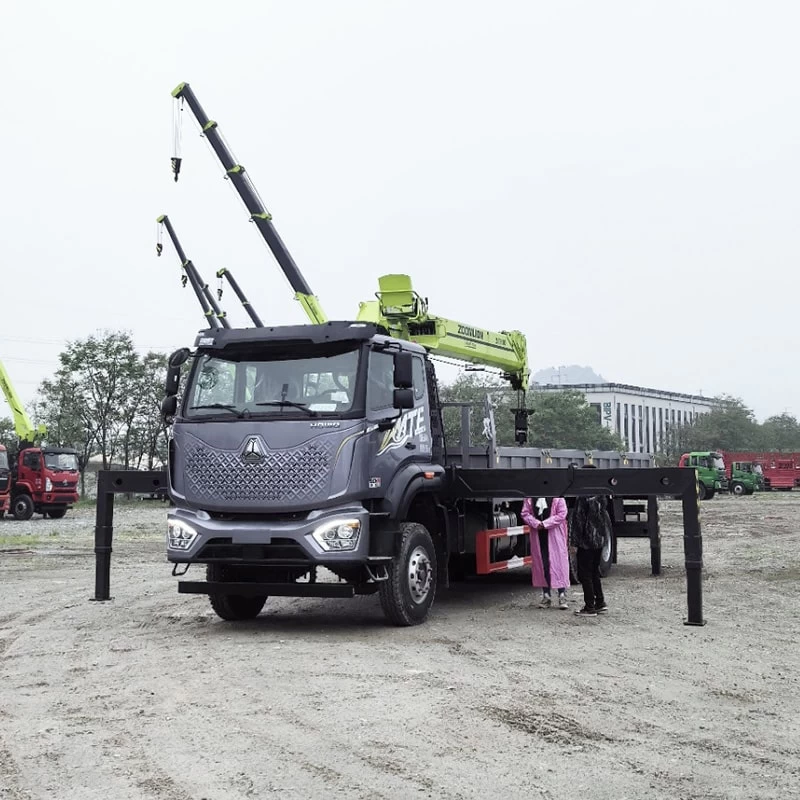Howo 6x4 14 Ton Truck-mounted telescopic cranes for Price
Oblique Front View
