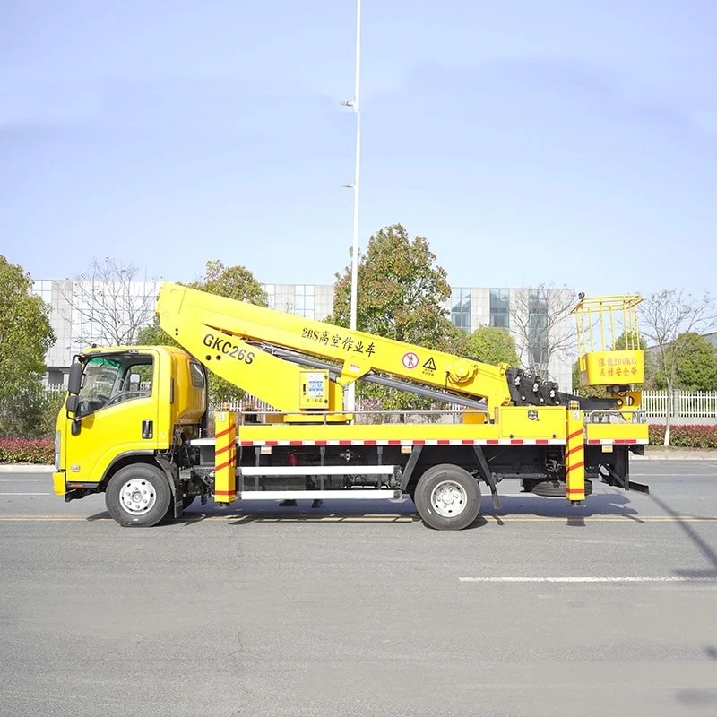 ISUZU new or used 4*2  26 meters aerial work truck Front Side View
