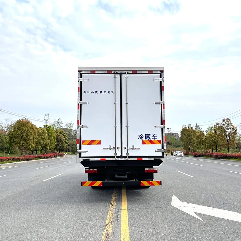 JAC 4*2 7.8m frozen meat and vegetable refrigerated truck Back Image