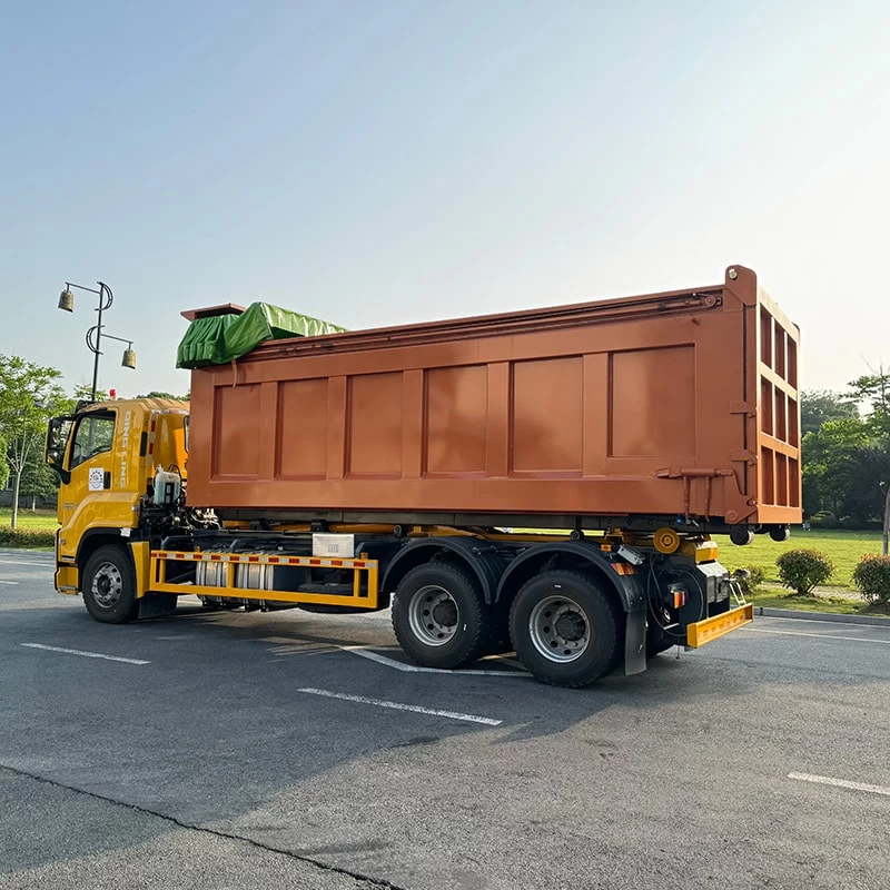 Janpan Brand Heavy Duty 30 Ton Hook Lift Garbage Truck Oblique Back Plot

