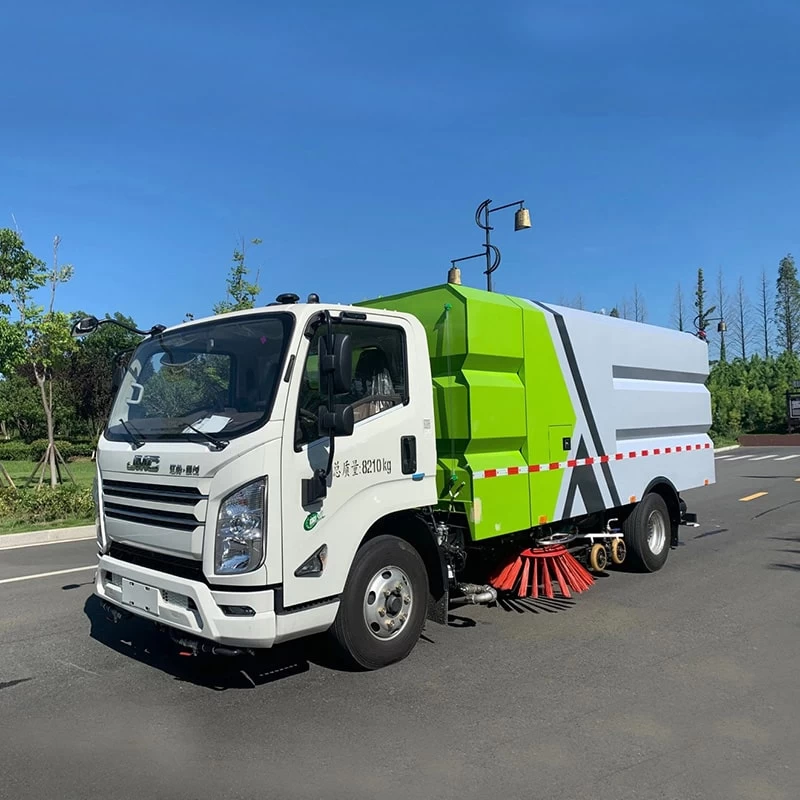 China JMC 4*2 malaysia vacuum road sweeper truck Oblique front view