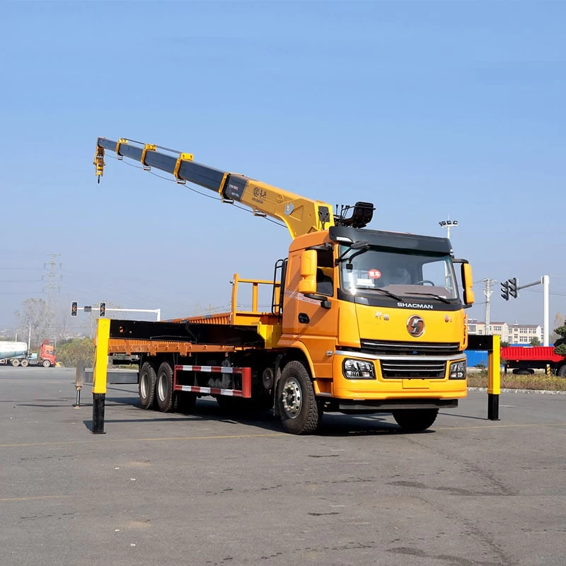 SHACMAN 8*4 straight telescopic boom truck mount crane Oblique Front View