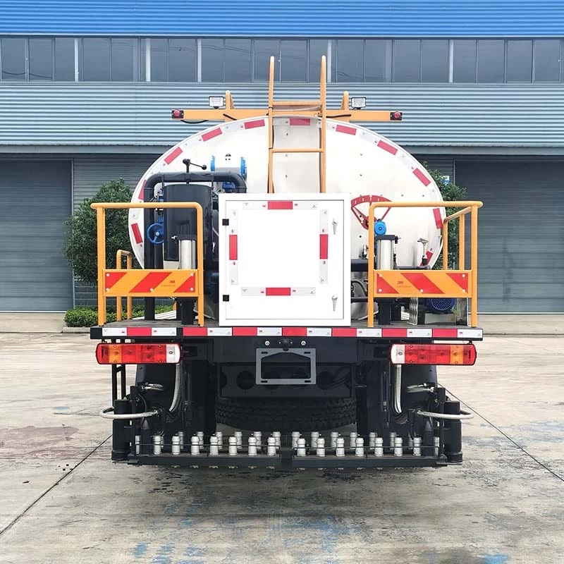 Faw 8000L Bitumen Sprayer Truck Asphalt Distributor Truck Back Image