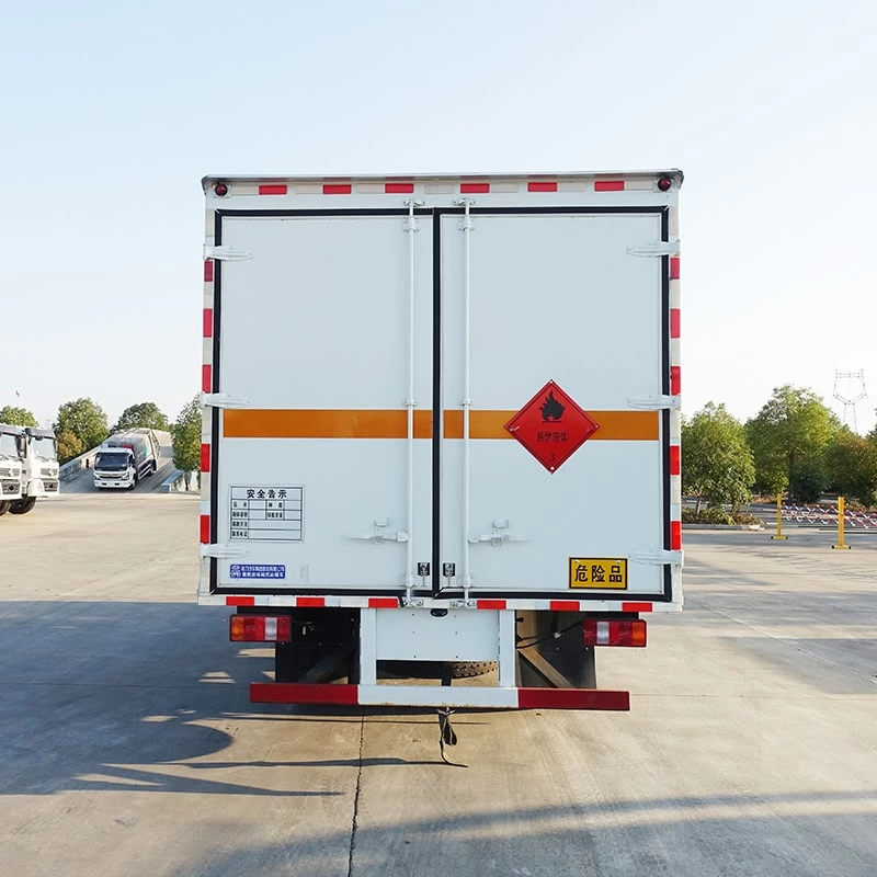SINOTRUK 4*2 flammable liquid explosion-proof truck Back Image
