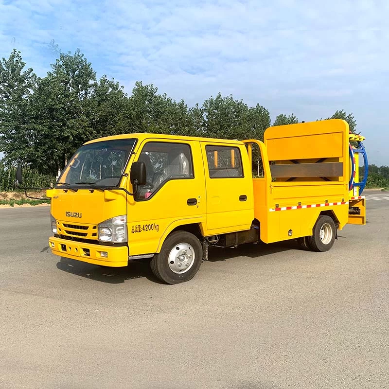 Japan Isuzu 4*2 double row anti-collision buffer truck Oblique Front View