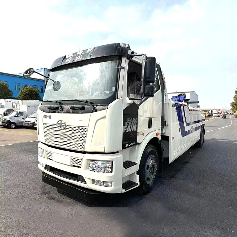 China FAW 4*2 heavy duty 360 rotation towing wrecker truck Oblique Front View

