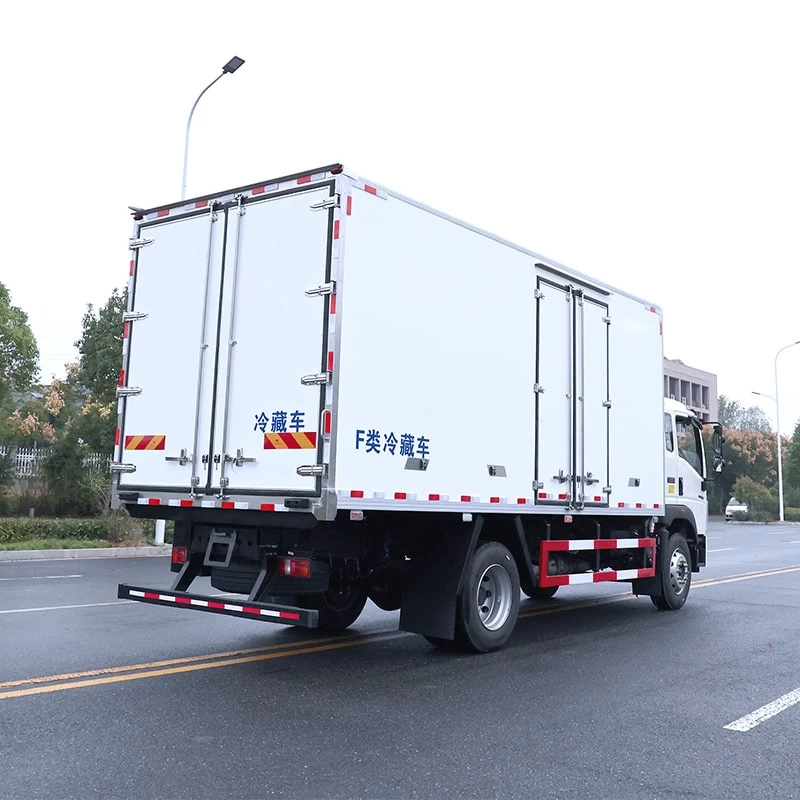 HOWO 4*2 35 cubic meter frozen meat refrigerated truck Oblique Back Plot