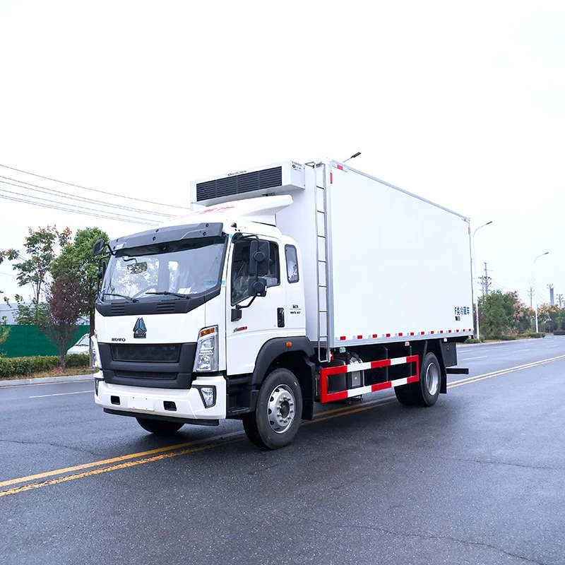HOWO 4*2 35 cubic meter frozen meat refrigerated truck Oblique Front View