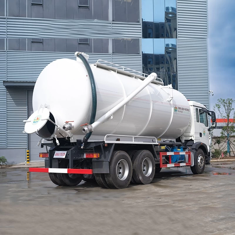 Sinotruk 24 Tons High-Pressure Cleaning Suction Truck Sewer Oblique Back Plot