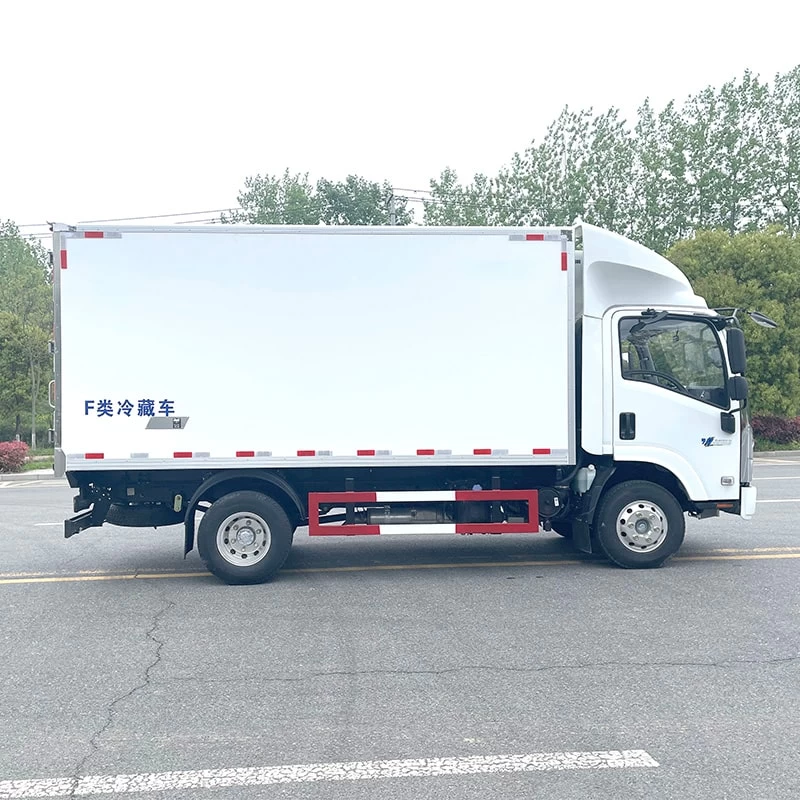 Isuzu 4*2 18cbm frozen meat freezer refrigerator trucks Front Side View