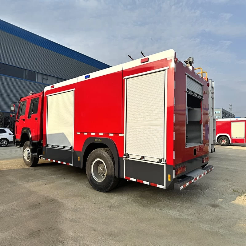 HOWO 4*4 new or used 8cbm specialized vehicle fire truck Oblique Back Plot 
