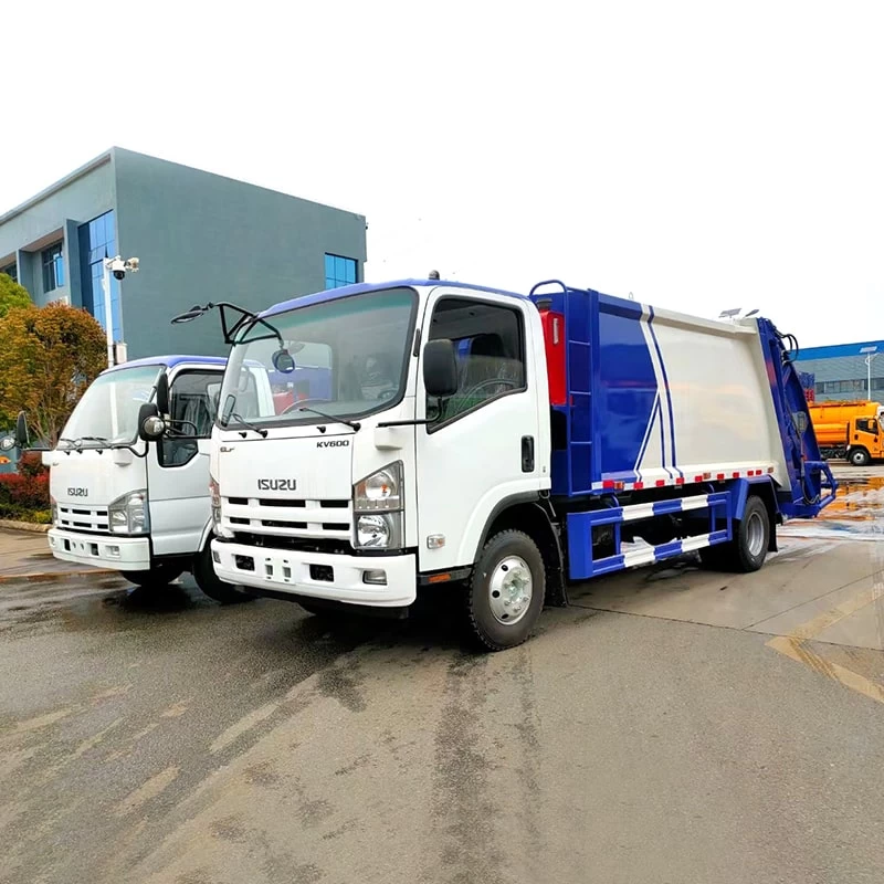 Isuzu 6/9 CBM Garbage Compactor Truck Trash Compressing Truck Oblique Front View
