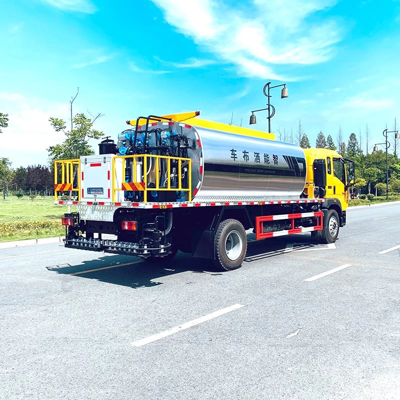 HOWO 13CBM automatic road asphalt distributor truck Oblique Back Plot
