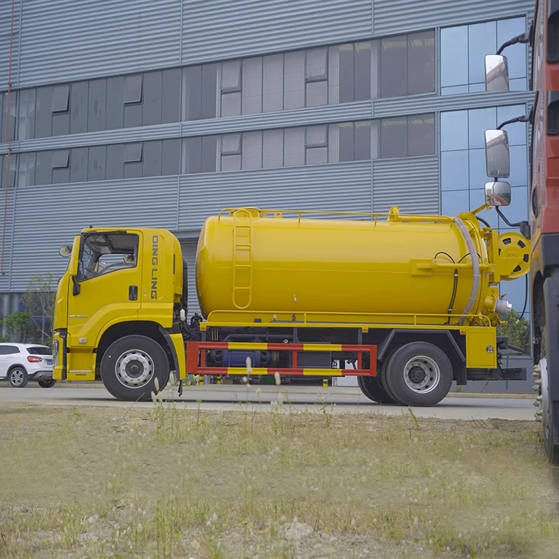 ISUZU 4×2 15m3 Sewage Cleaning and Suction Truck for SaleFront Side View

