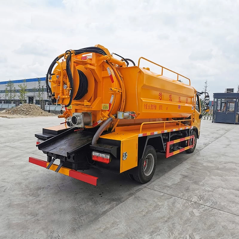 Dongfeng 4*2 6000L sewage suction cleaning truck Oblique Back Plot 