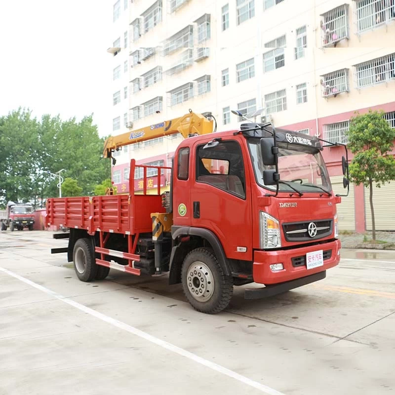 DAYUN 4x2 6 8 ton truck mounted crane Oblique Front View