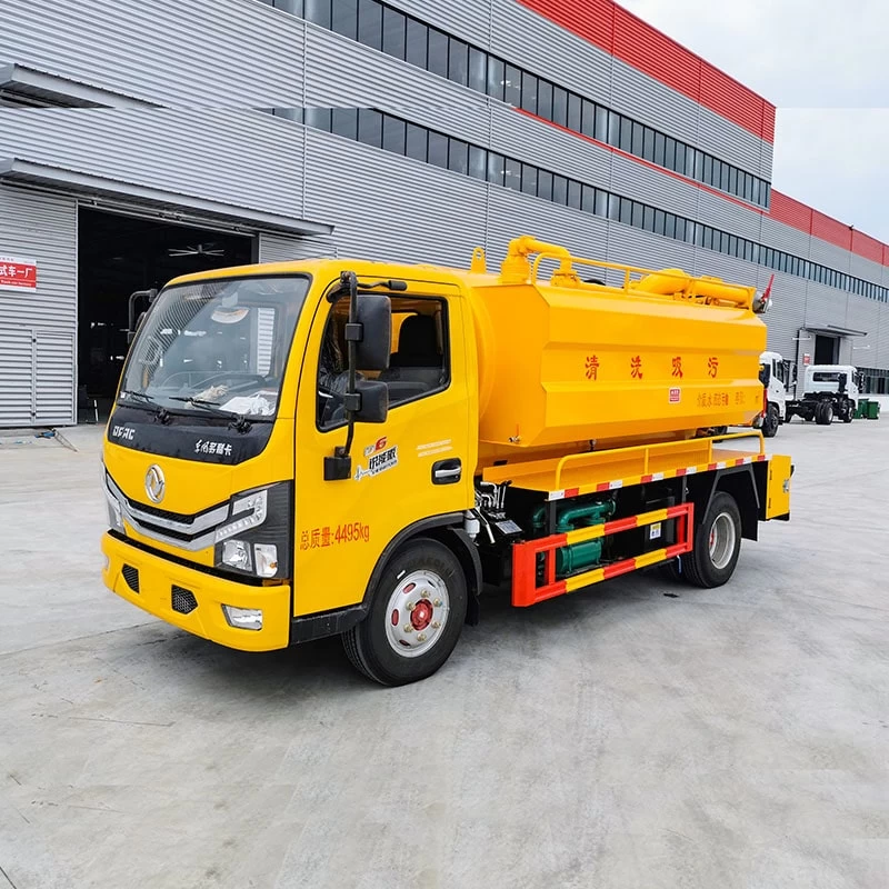 Dongfeng 4*2 6000L sewage suction cleaning truck Oblique Front View