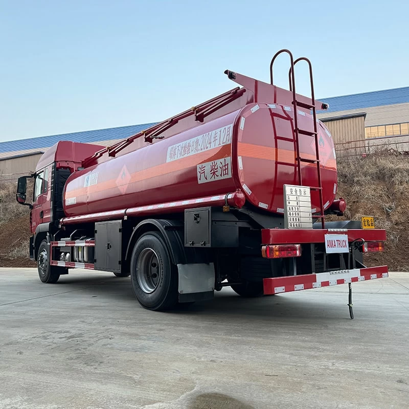 HOWO 4*2 iron oil diesel fuel bowser for sale Oblique Back Plot 