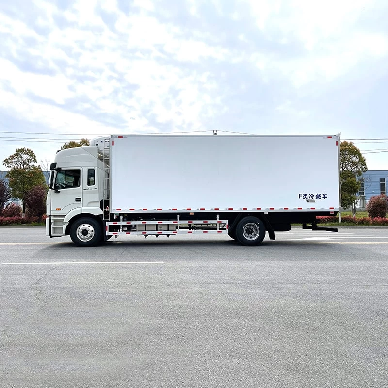 JAC 4*2 7.8m frozen meat and vegetable refrigerated truck Front Side View