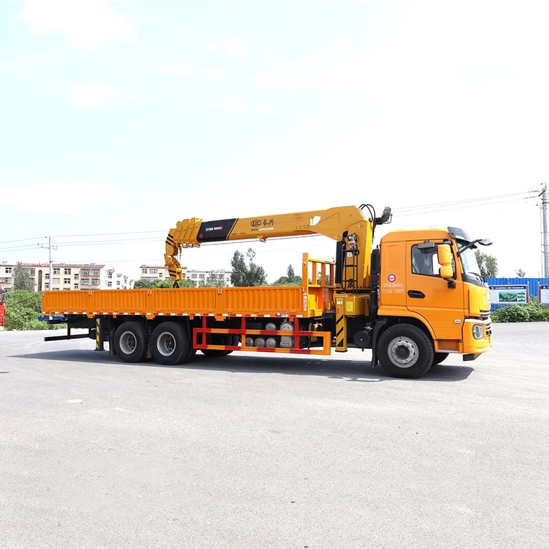 SHACMAN 8*4 9.8 meter truck mounted telescopic crane Oblique Front View