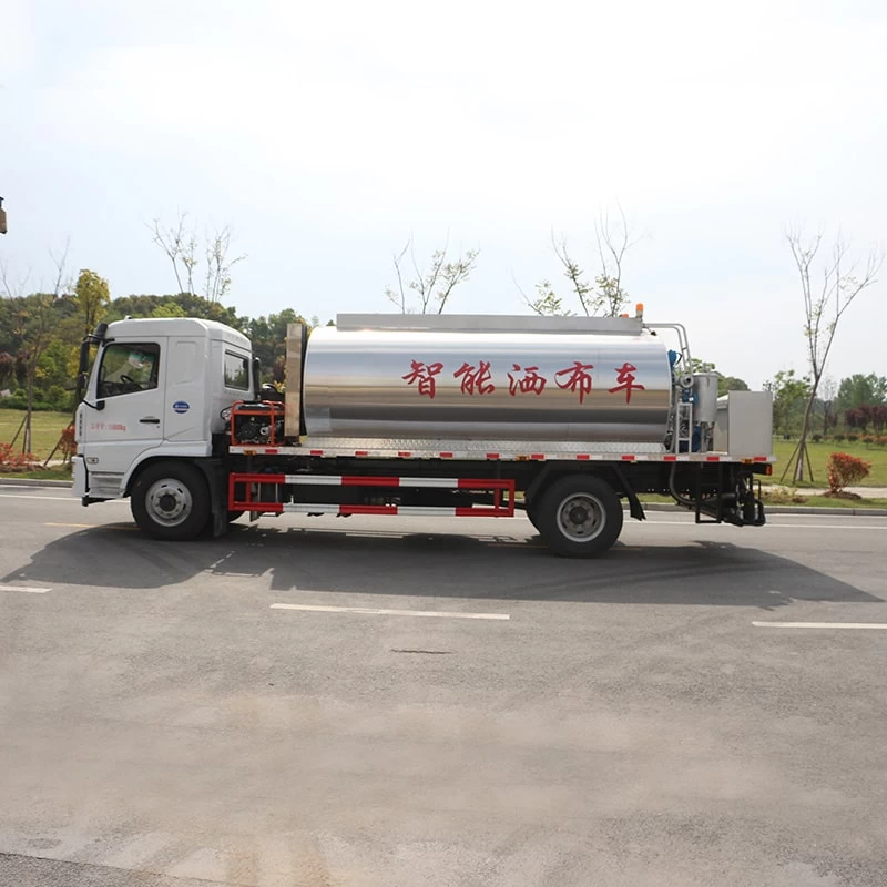 SHACMAN road construction 4*2 5CBM asphalt distribution truck Front Side View
