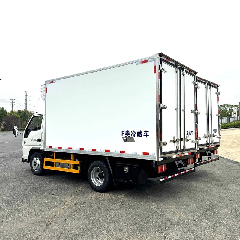Hot Sale Small JMC  4 Ton Refrigerator Freezer Truck Oblique Back Plot