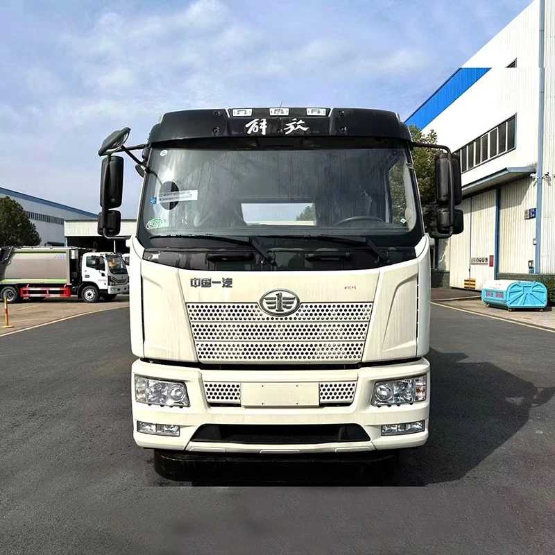 China FAW 4*2 heavy duty 360 rotation towing wrecker truck Front View
