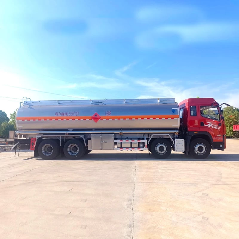 FAW Aluminum Alloy 30500L Fuel Tank Truck Price Front Side View