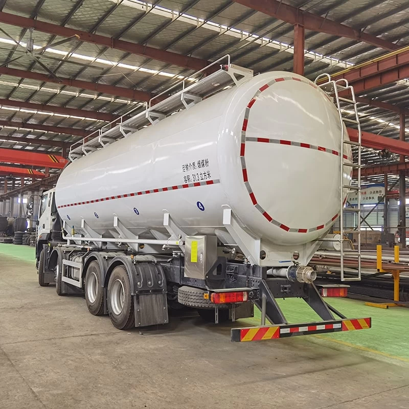 HOWO 28cbm corn Petroleum resin granule transport truck Oblique Back Plot